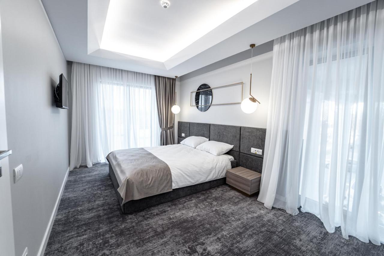 Caprice Complex Hotel Bacău Buitenkant foto